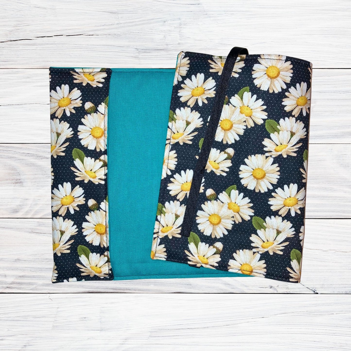 Daisies - Adjustable Book Cover
