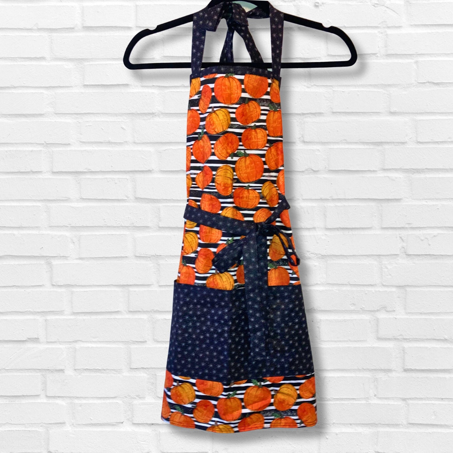 Pumpkins and Stripes Apron Halloween Vibes - Black Pockets